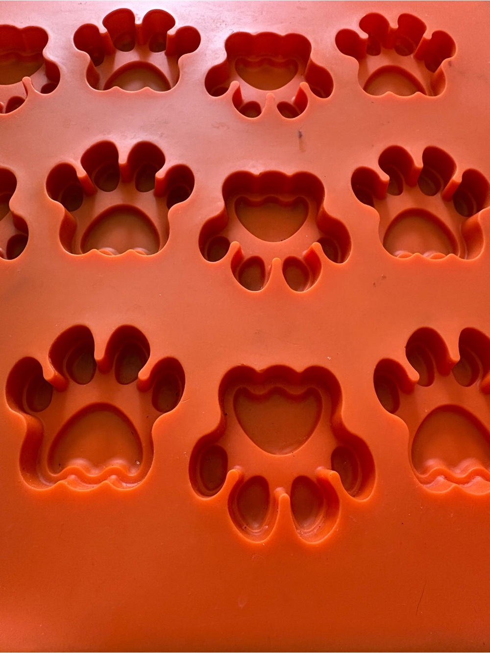 Paw-Shaped Silicone Baking Mold - Bright Orange - Picture 4 of 5